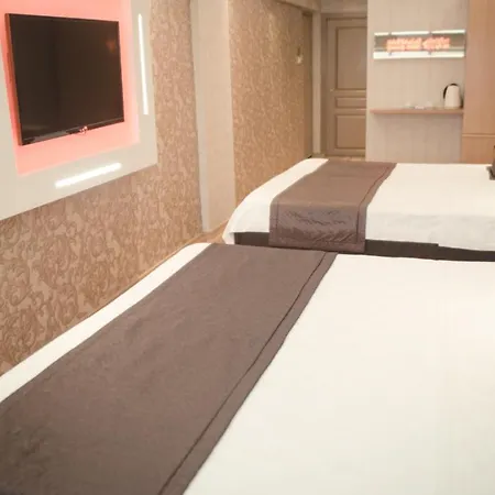 亚伊拉酒店 3*